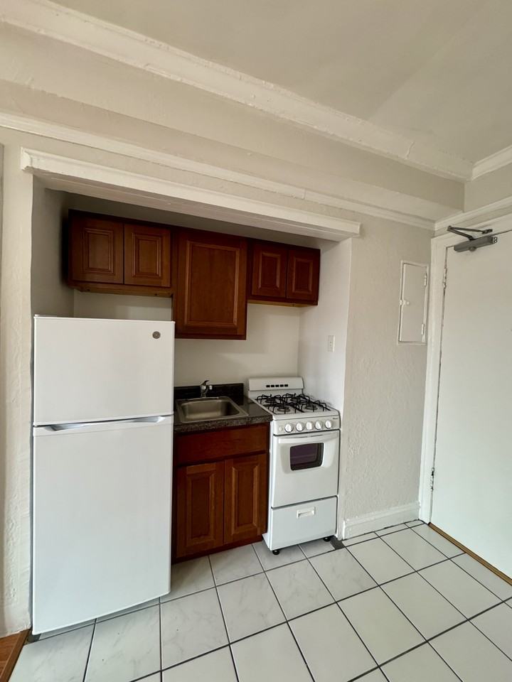 6165 N. Winthrop305 #305 - Photo 3 of 7