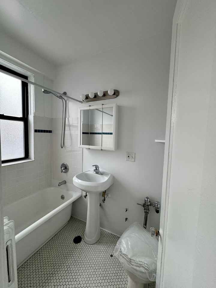 6165 N. Winthrop305 #305 - Photo 4 of 7