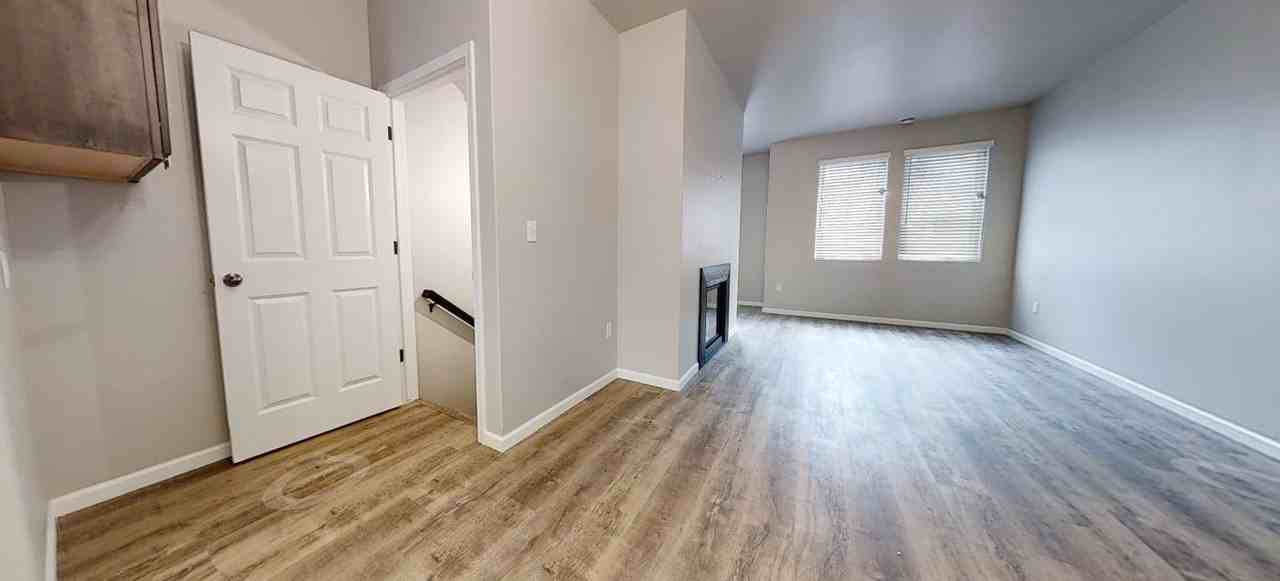 3327 5th Way E #B - Photo 4 of 21