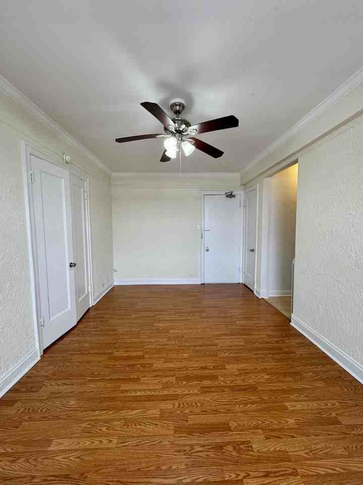 6165 N. Winthrop604 #604 - Photo 2 of 8