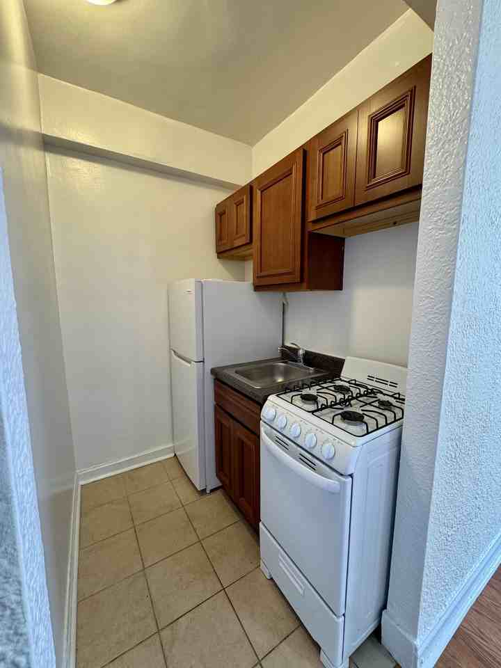 6165 N. Winthrop604 #604 - Photo 3 of 8