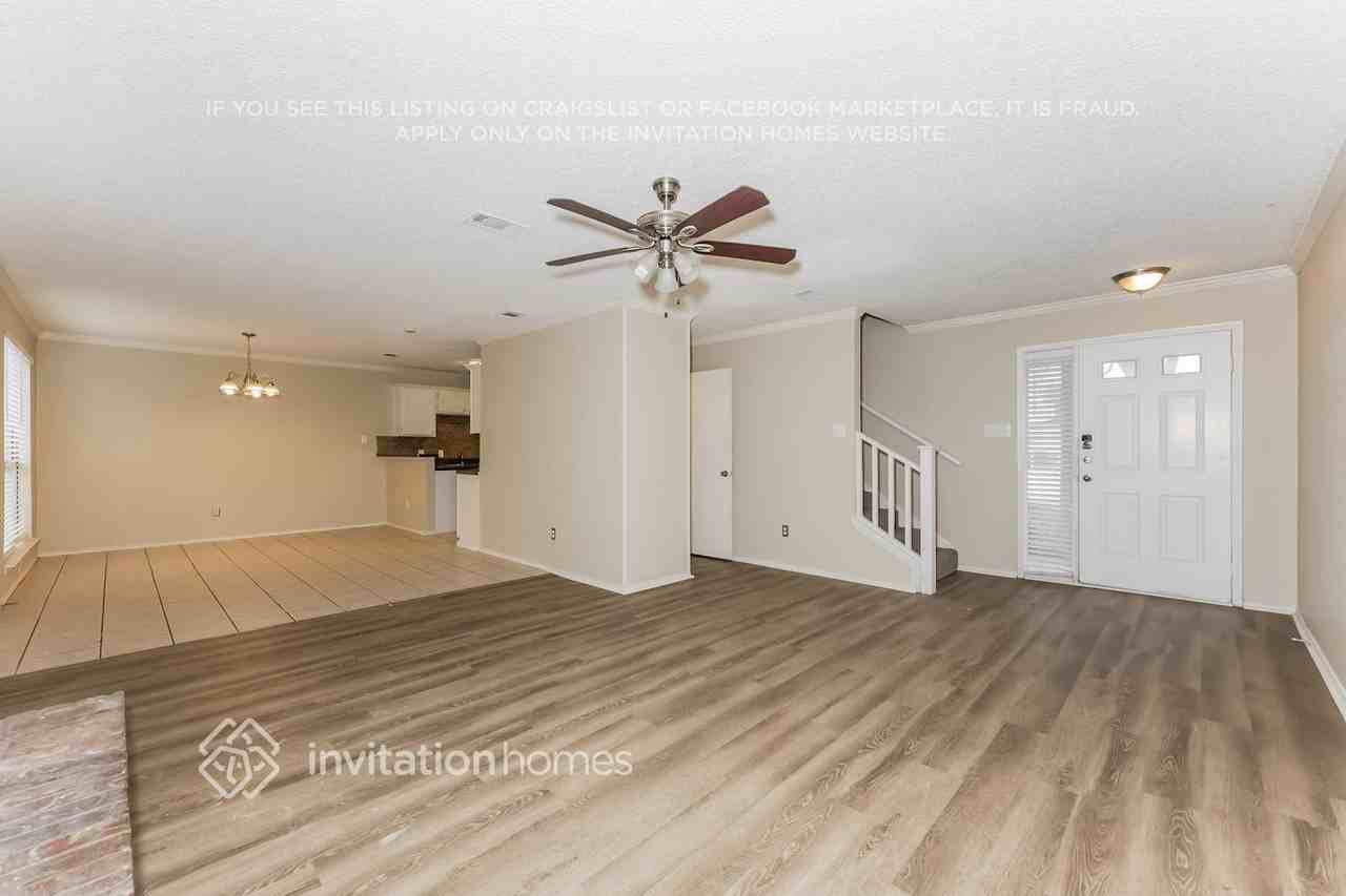 1456 Thistlewood Ln - Photo 4 of 18