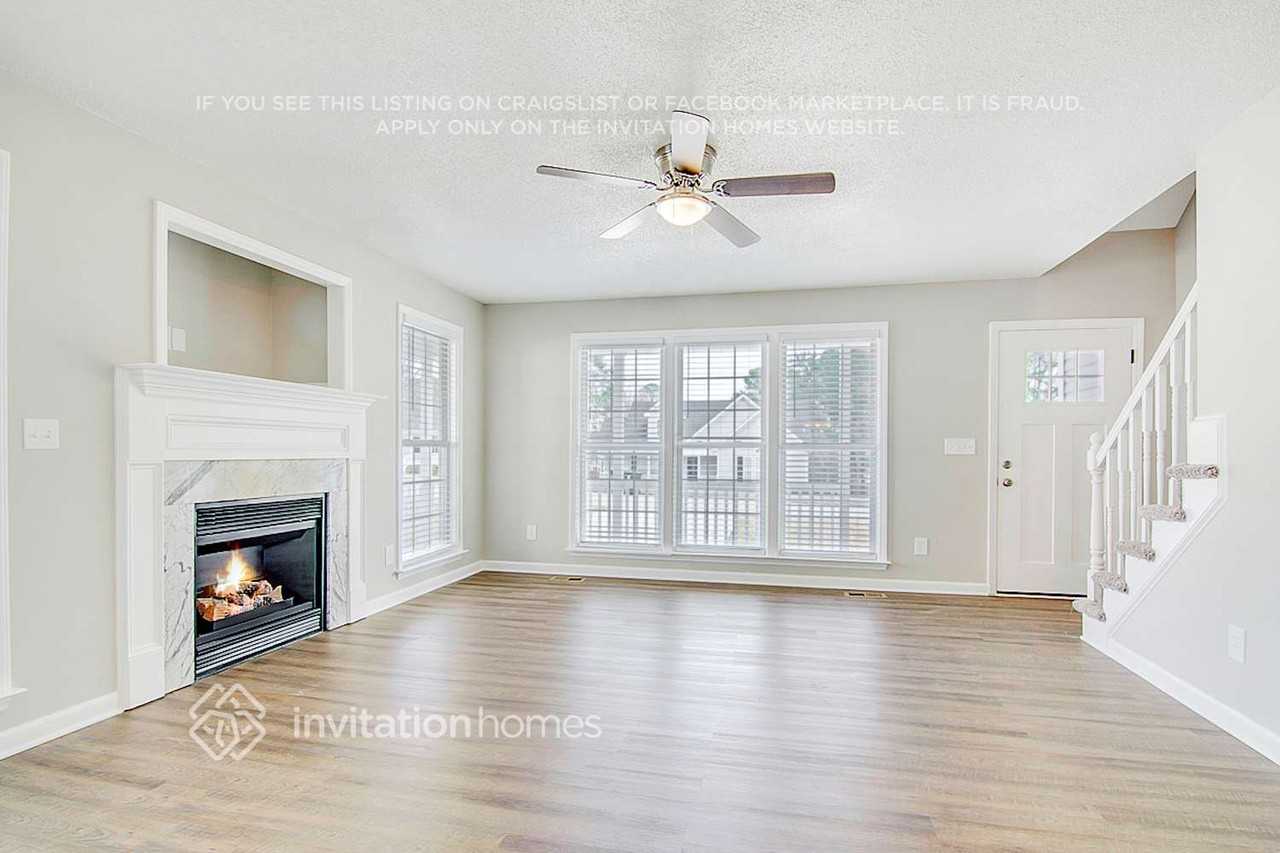 201 Zircon Ln - Photo 2 of 27