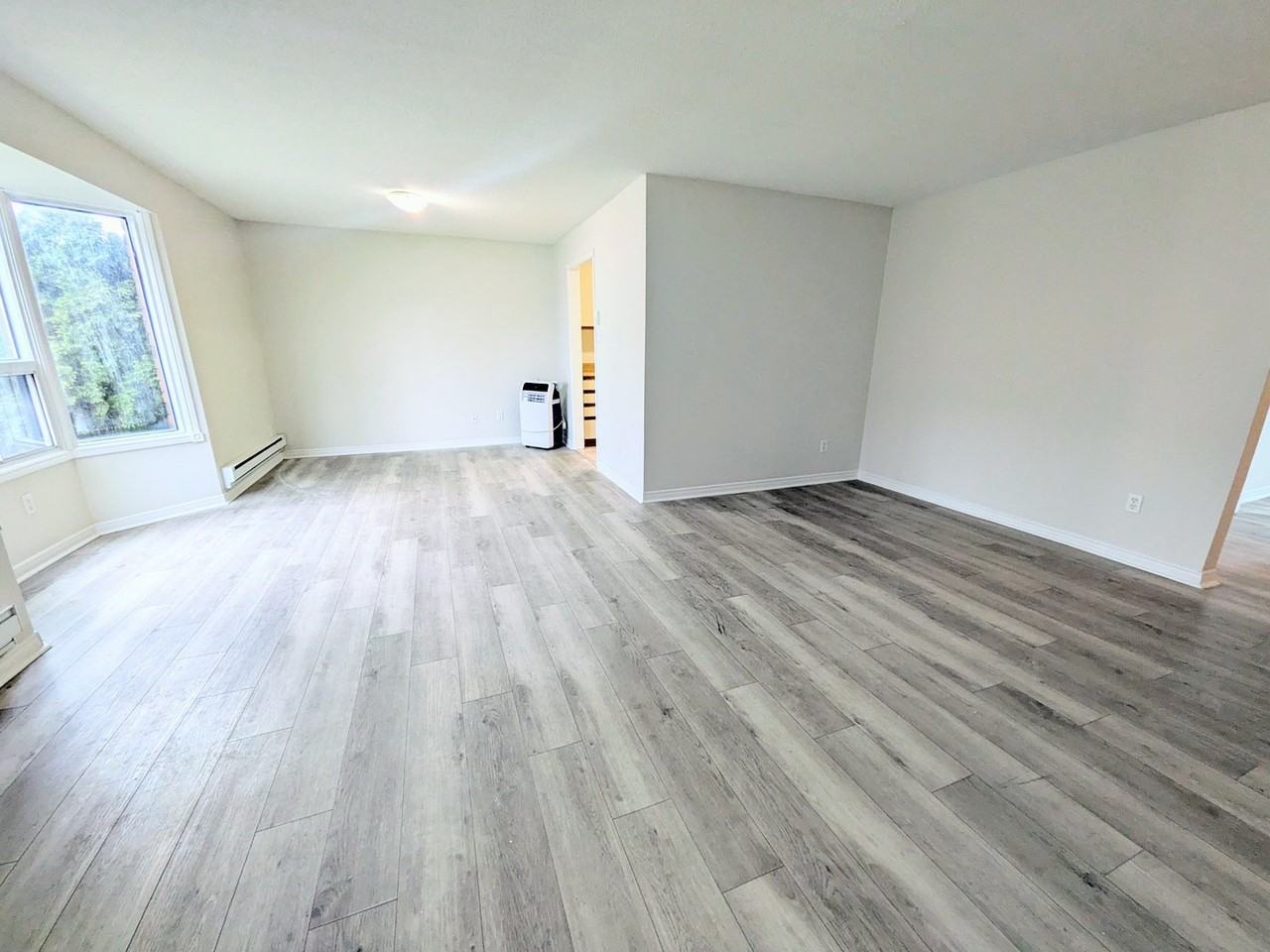 448 Royal York Rd - Photo 2 of 11