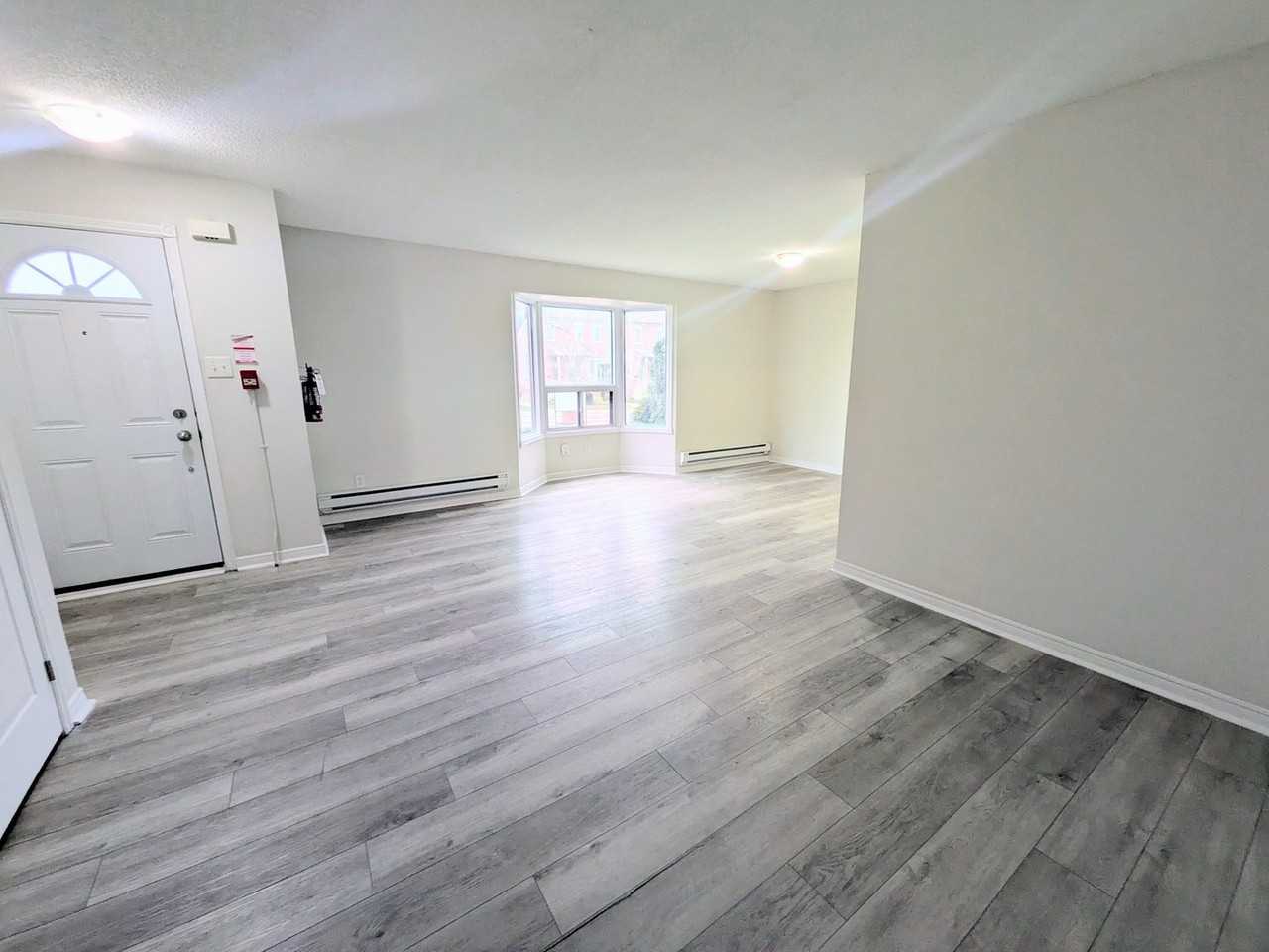 448 Royal York Rd - Photo 4 of 11