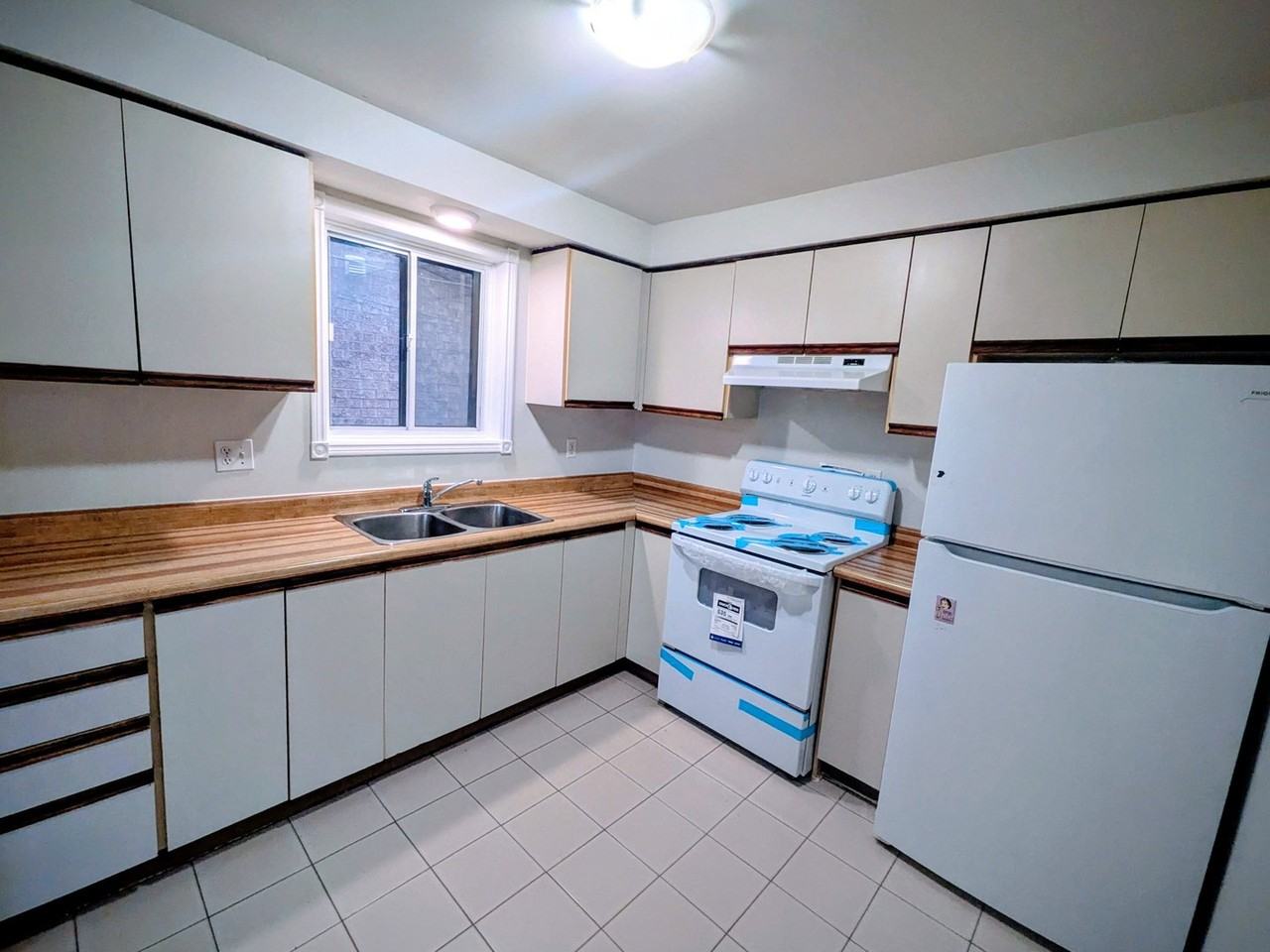 448 Royal York Rd - Photo 5 of 11