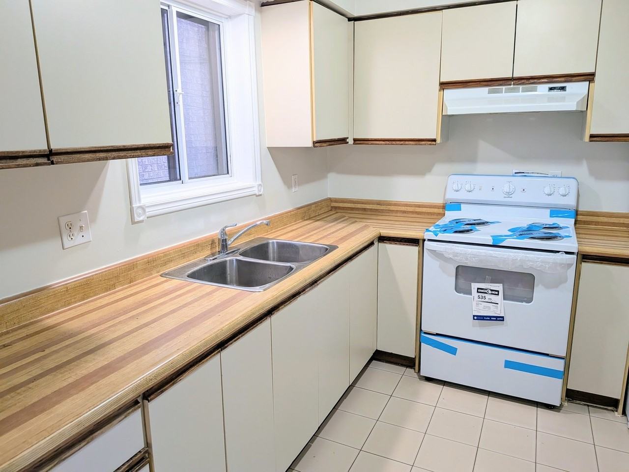 448 Royal York Rd - Photo 6 of 11