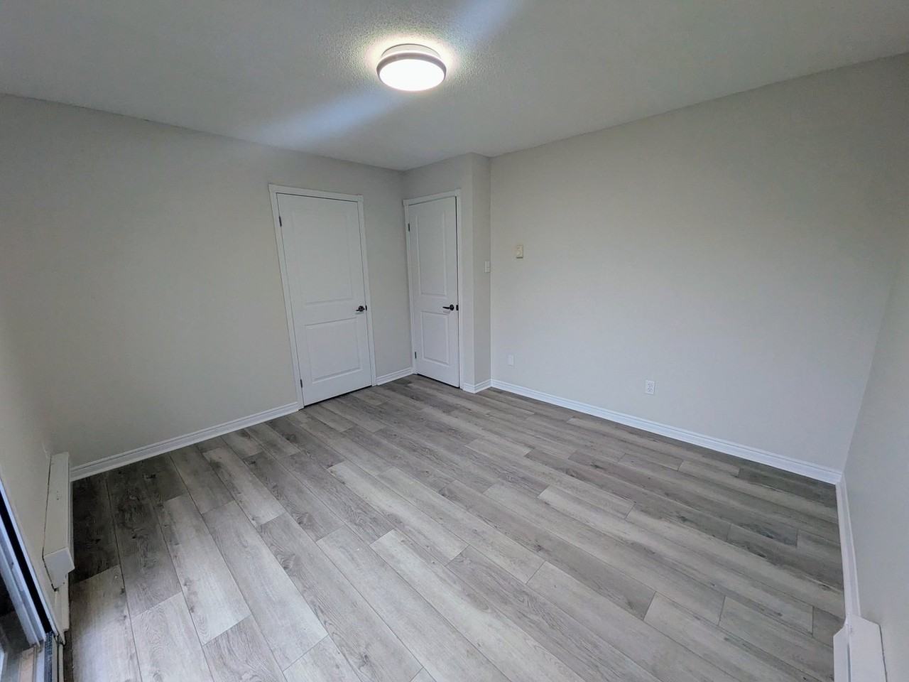 448 Royal York Rd - Photo 7 of 11