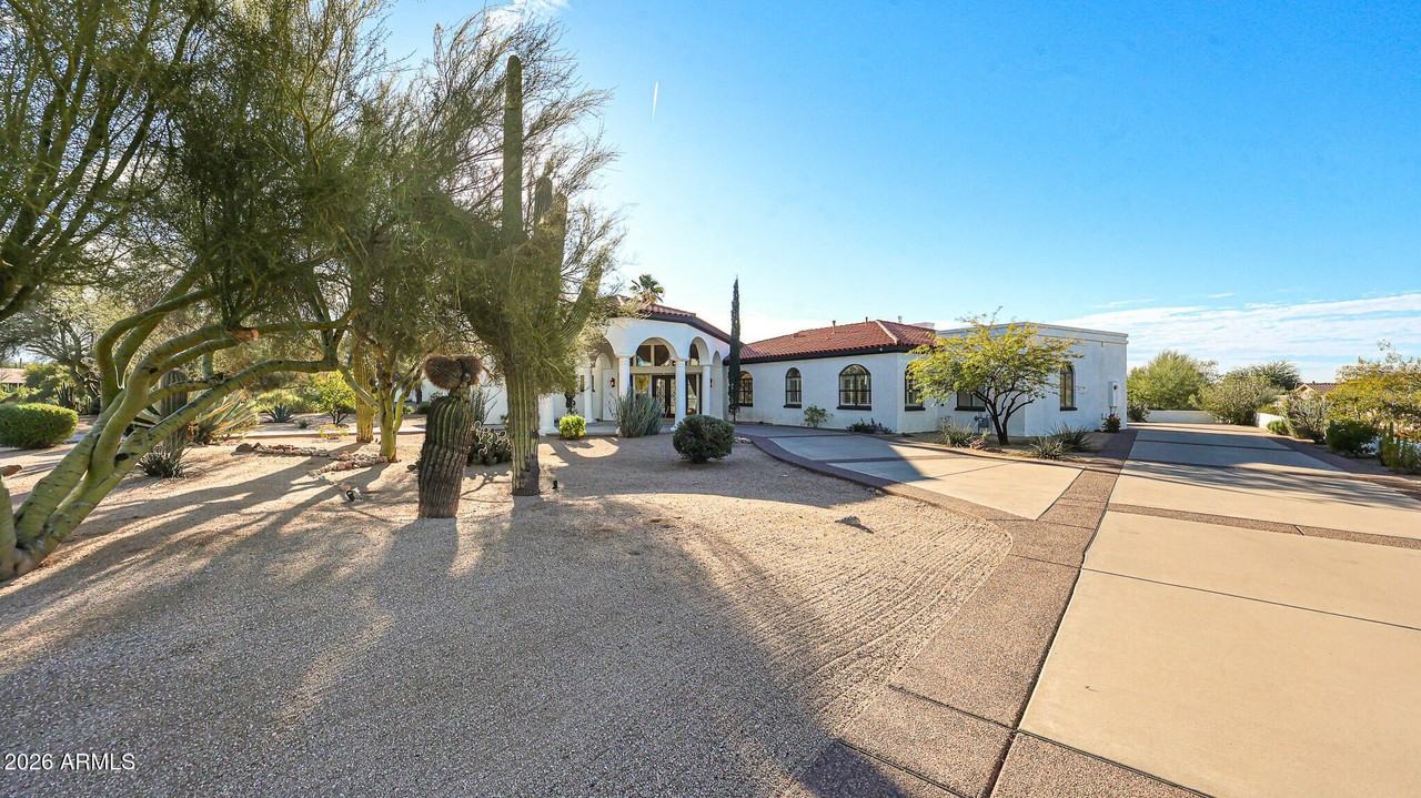 8171 E Whispering Wind Dr - Photo 3 of 50