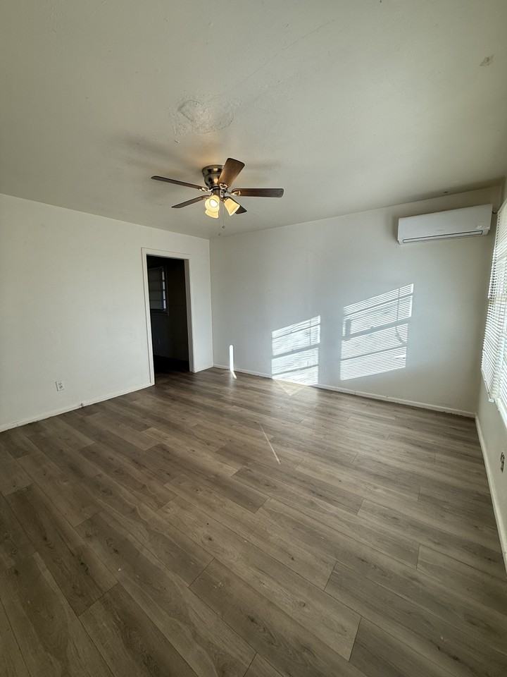 105 N Avenue U #1 - Photo 2 of 8