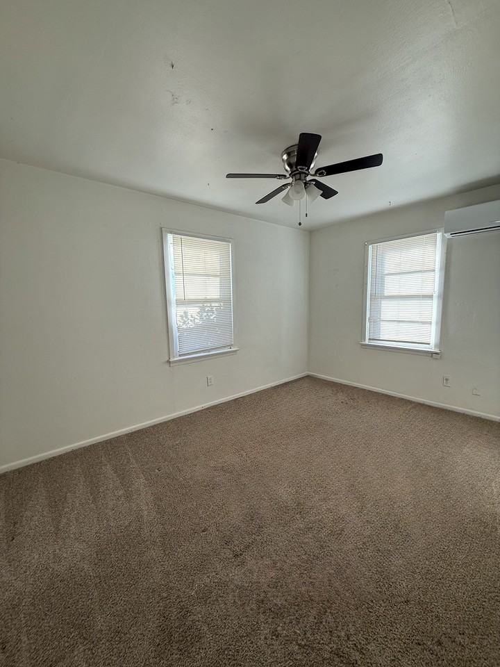 105 N Avenue U #1 - Photo 3 of 8