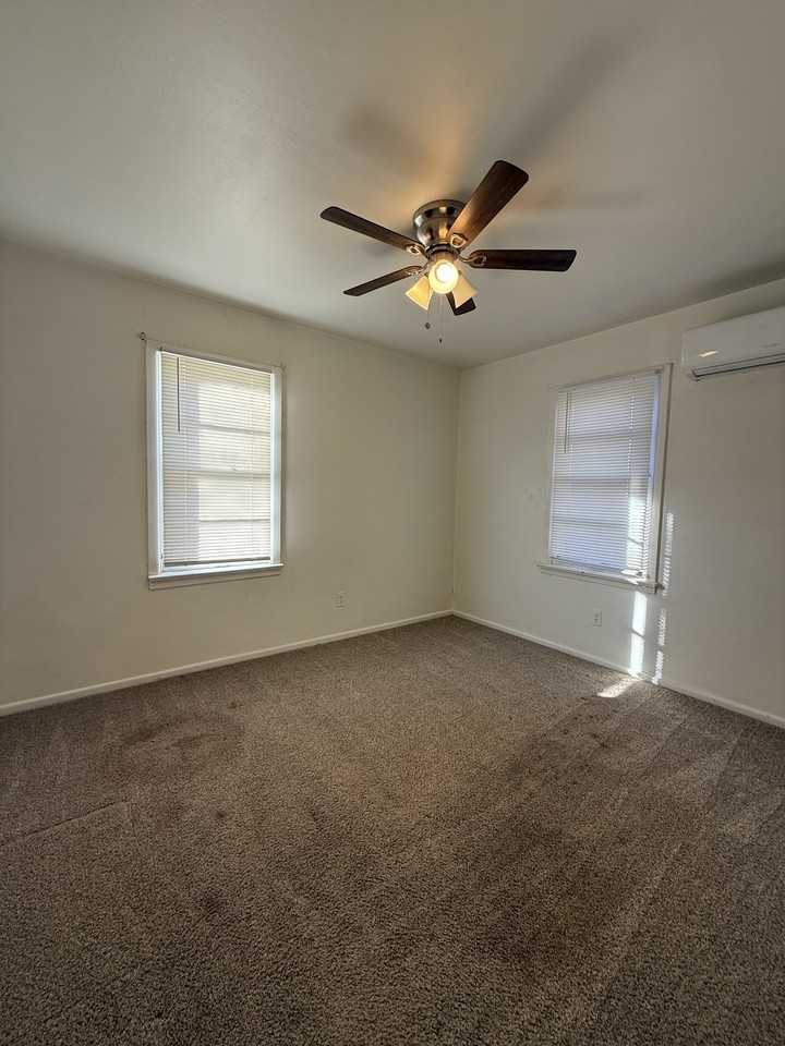 105 N Avenue U #1 - Photo 5 of 8