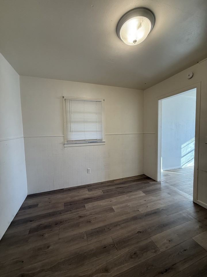 105 N Avenue U #1 - Photo 6 of 8