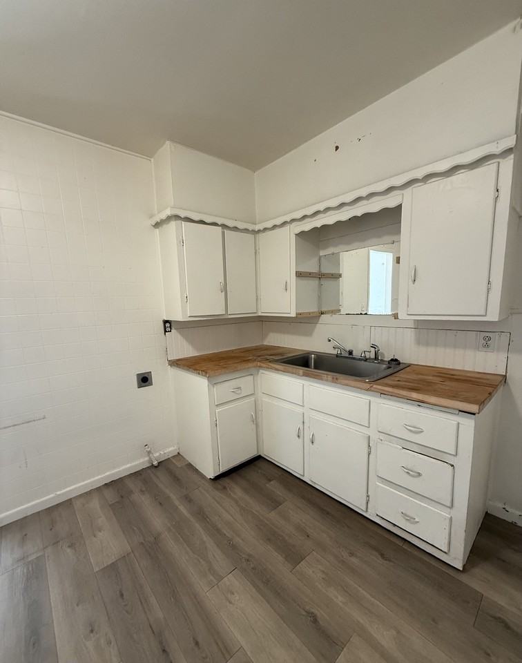 105 N Avenue U #1 - Photo 7 of 8