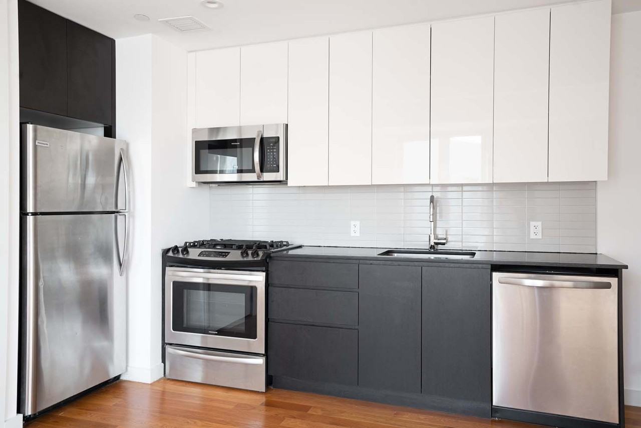 11-08 31st Drive805 #805 - Photo 2 of 16