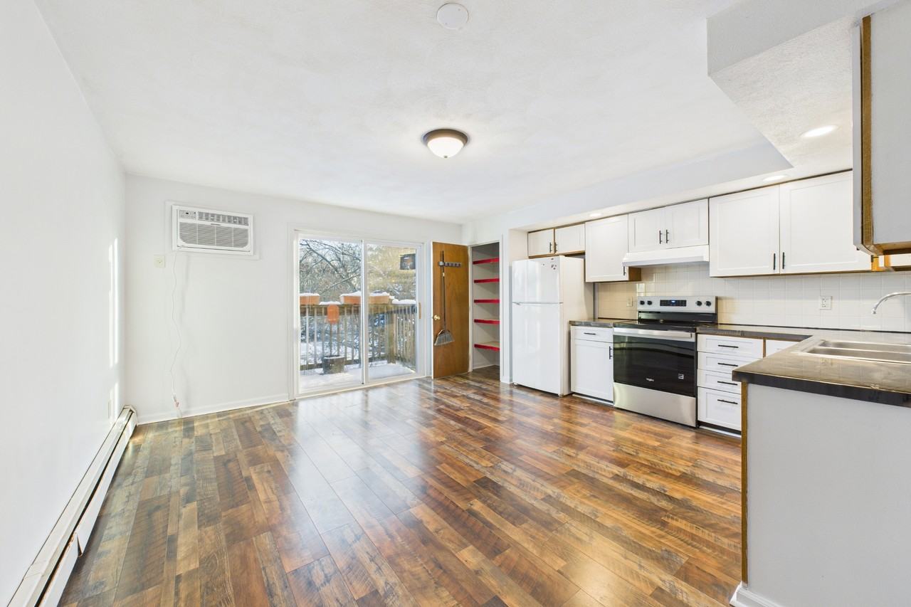 20 Oak Street - 1Unit 6 #1 - Photo 3 of 12