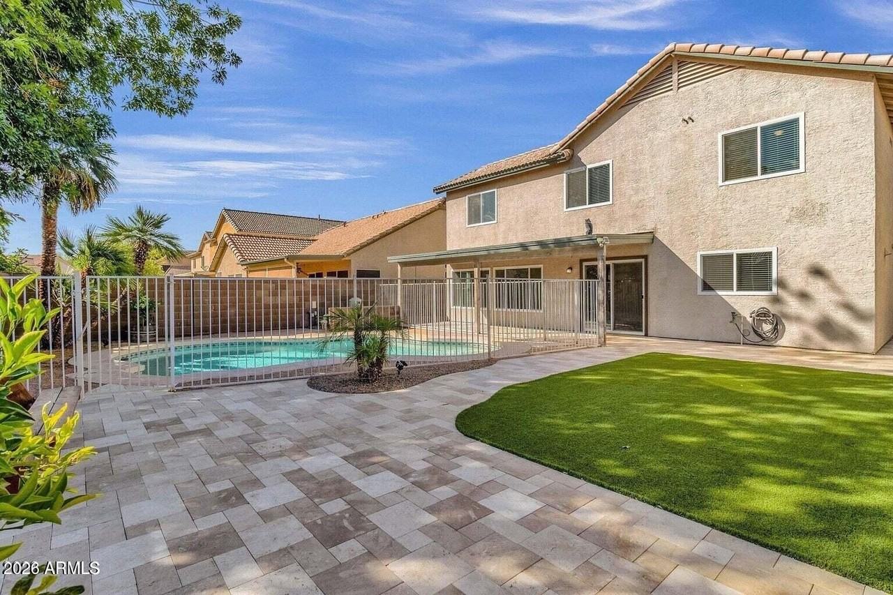 822 N Naples Dr - Photo 3 of 15