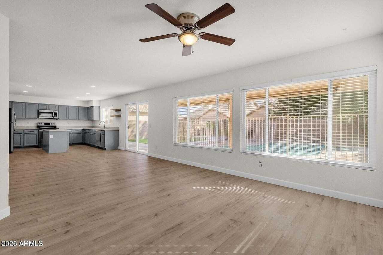 822 N Naples Dr - Photo 6 of 15