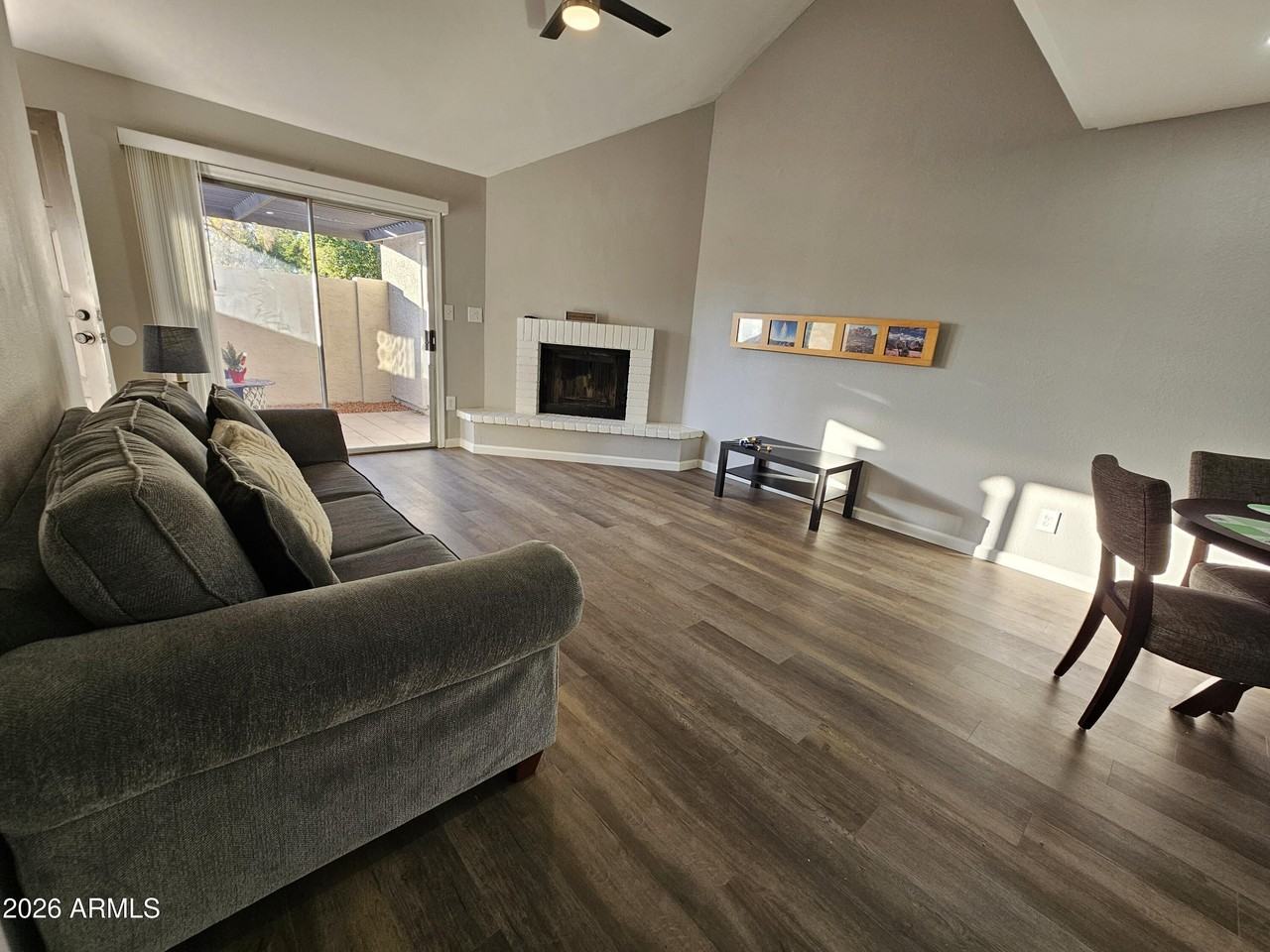 2144 E Center Ln Apt 3 #3 - Photo 3 of 33