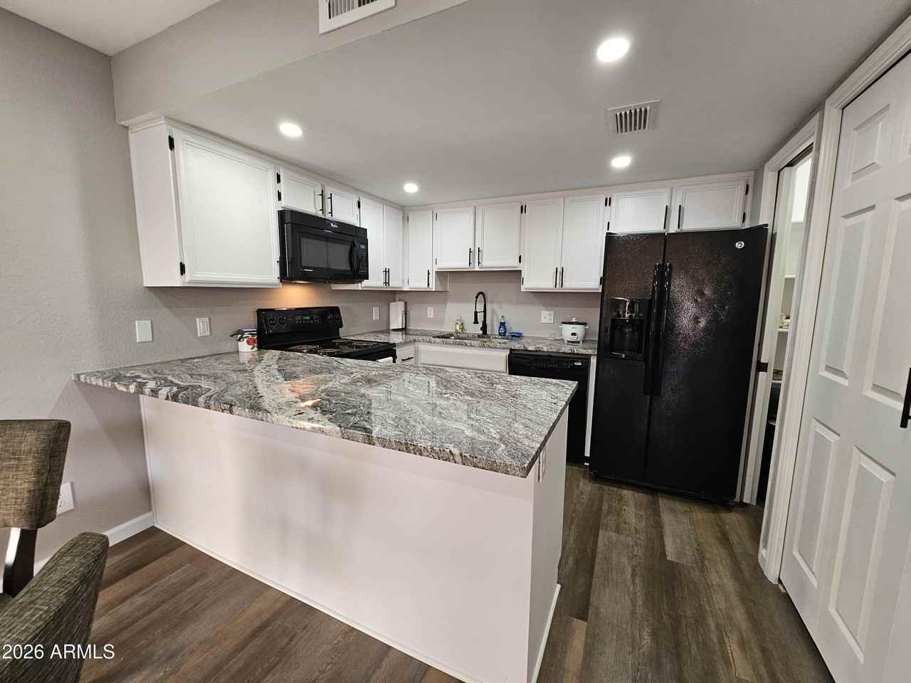 2144 E Center Ln Apt 3 #3 - Photo 5 of 33