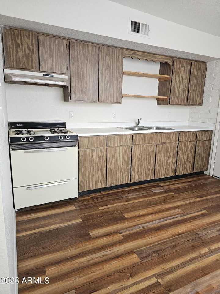 306 3rd St Unit A #A - Photo 3 of 9