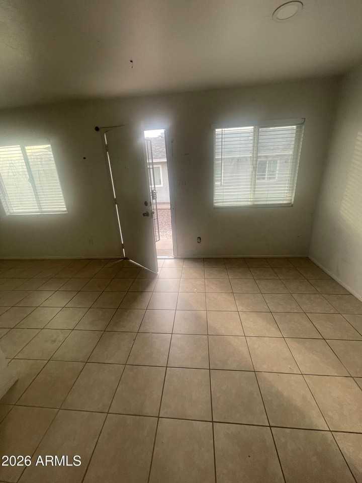 2240 W Southern Ave Apt 23 #23 - Photo 2 of 19