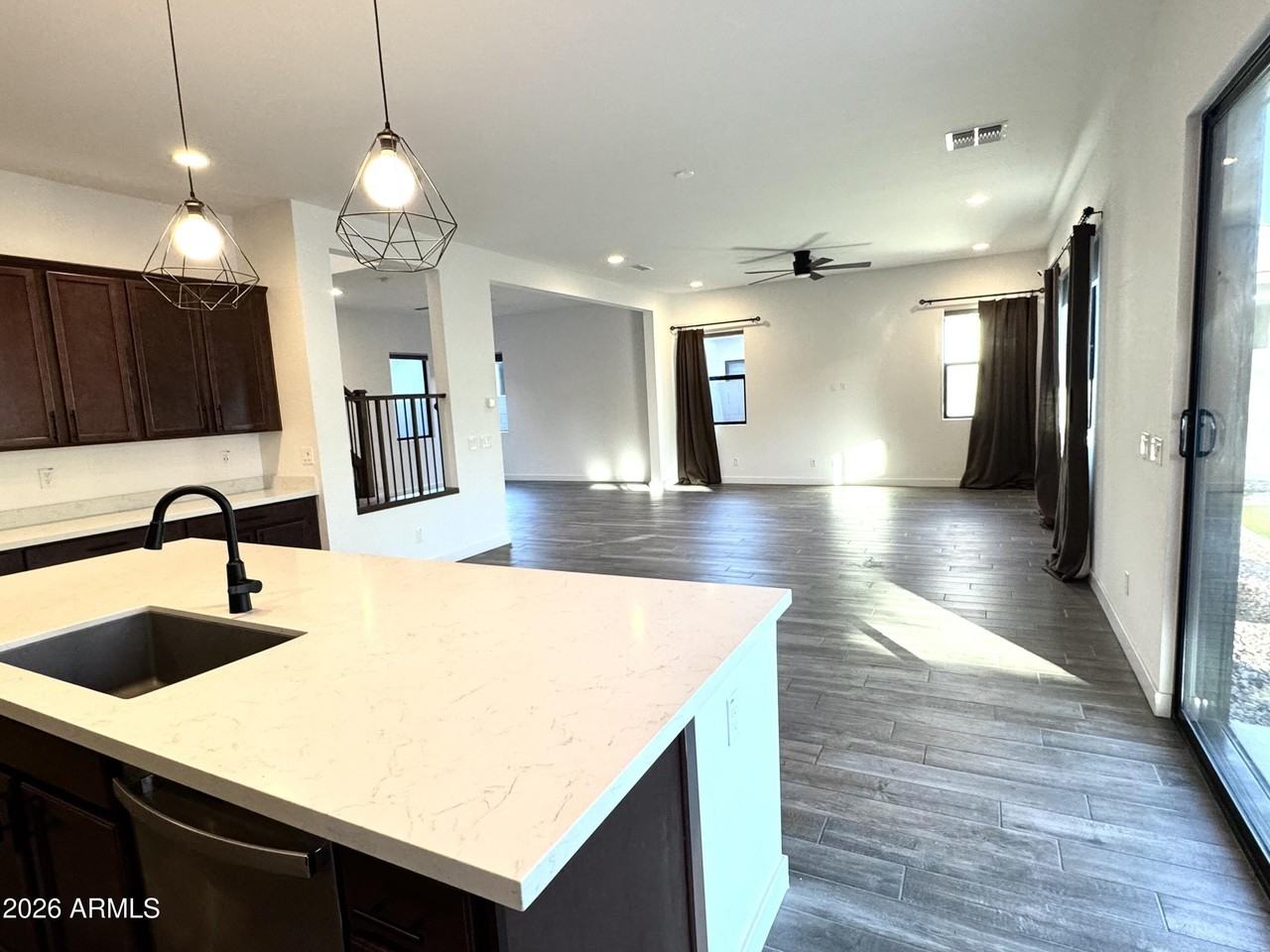 821 E Monte Way - Photo 4 of 37