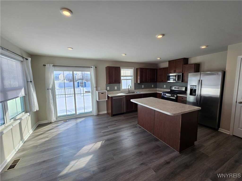 113 South Dr - Photo 3 of 35