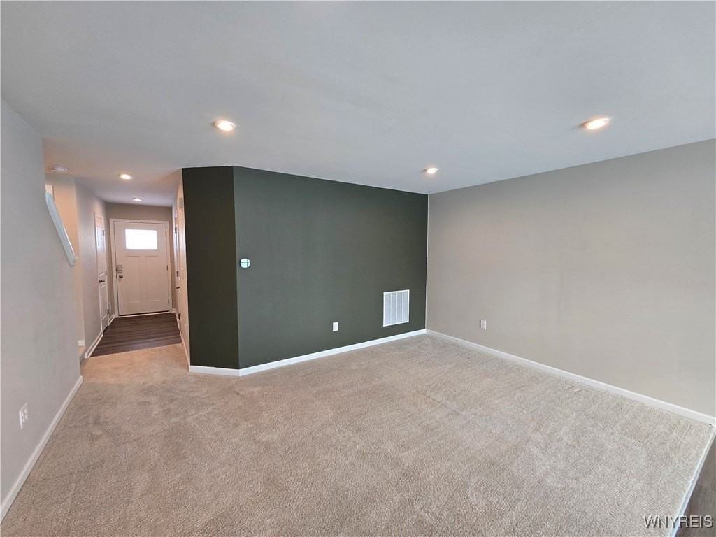 113 South Dr - Photo 7 of 35