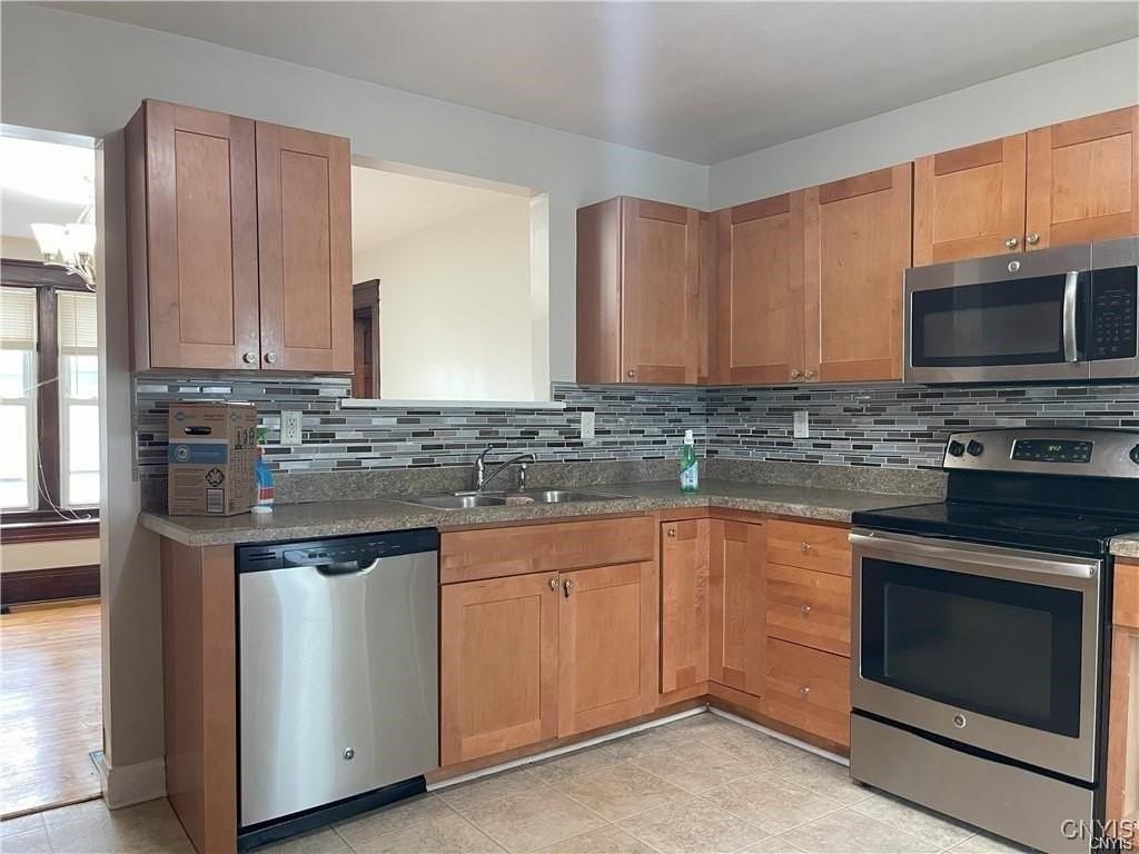 307 Milton Ave - Photo 3 of 12