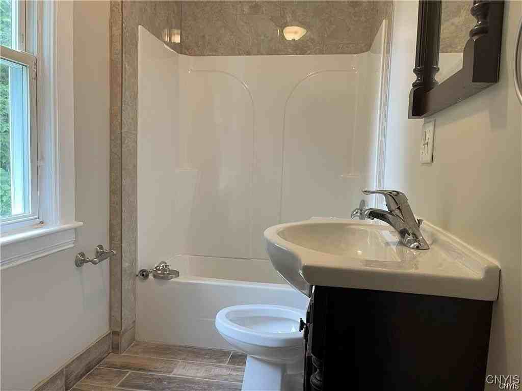 307 Milton Ave - Photo 7 of 12