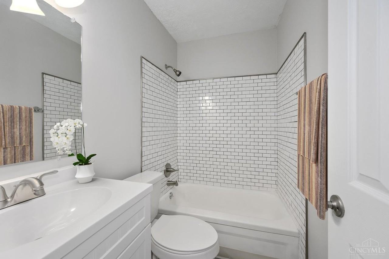 6210 Ridge Ave Apt 8 #8 - Photo 6 of 12