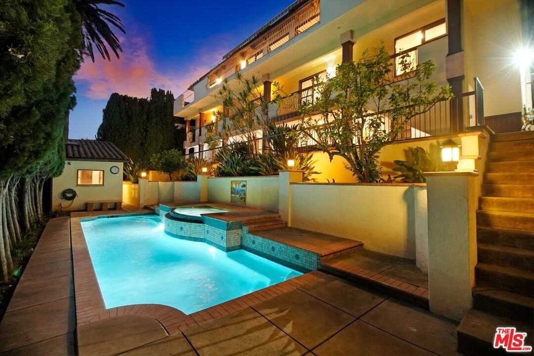 6640 Whitley Ter - Photo 3 of 31