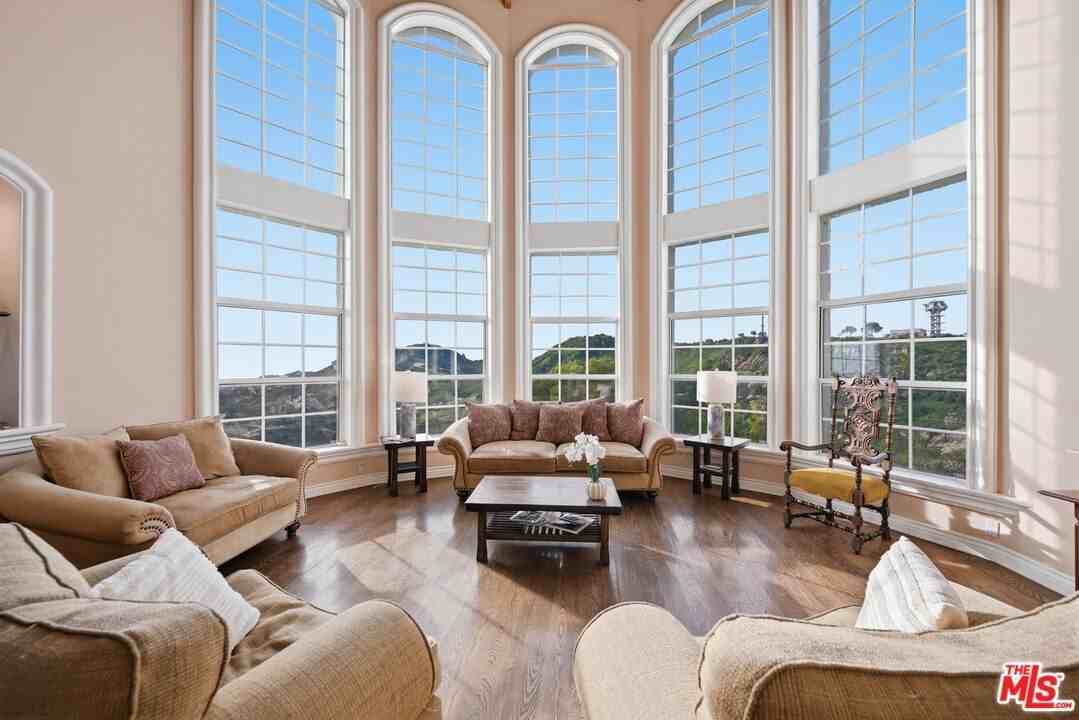 501 Sadie Rd - Photo 4 of 42