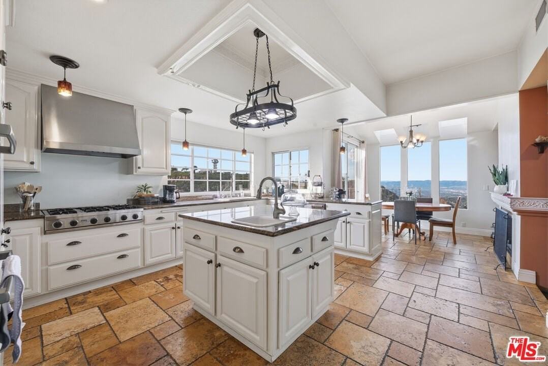 501 Sadie Rd - Photo 5 of 42