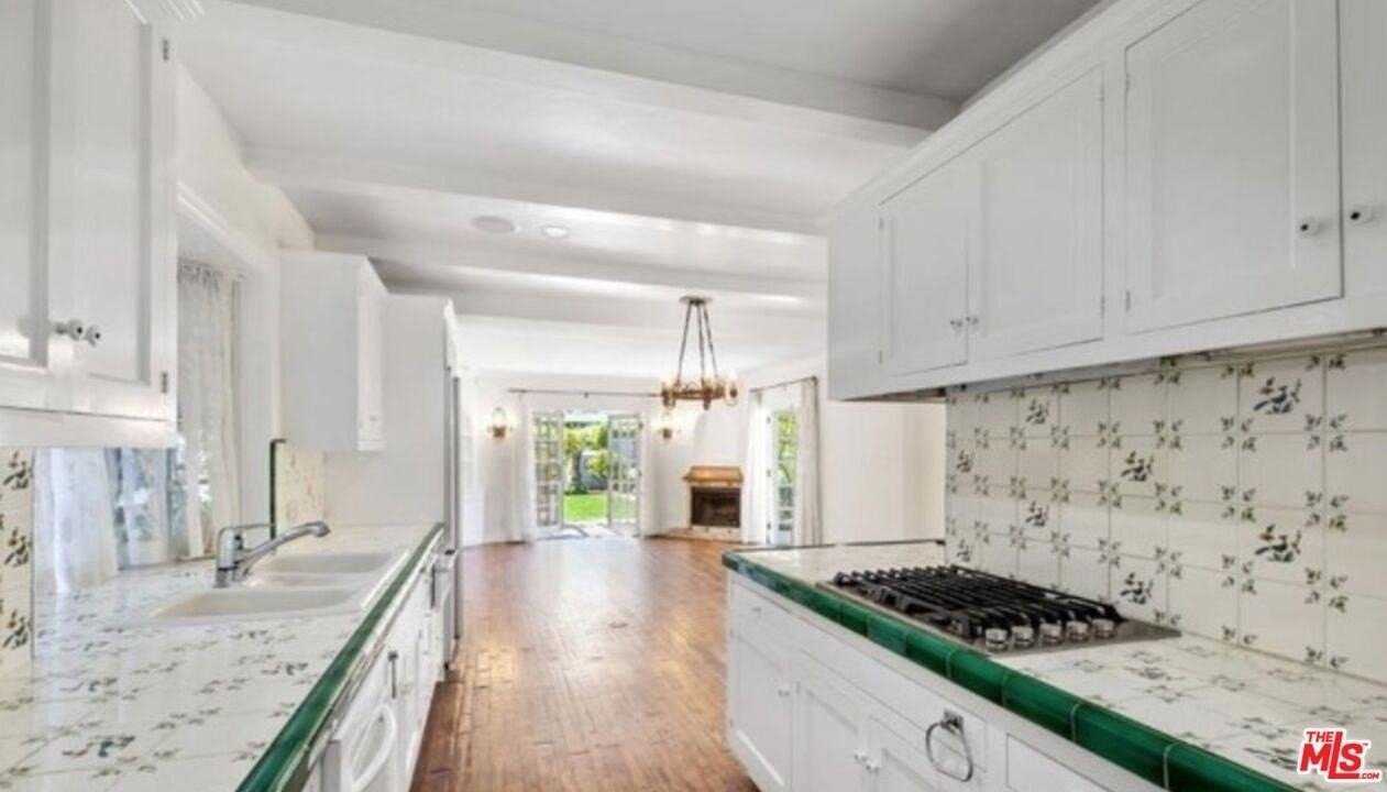 426 Georgina Ave - Photo 3 of 9