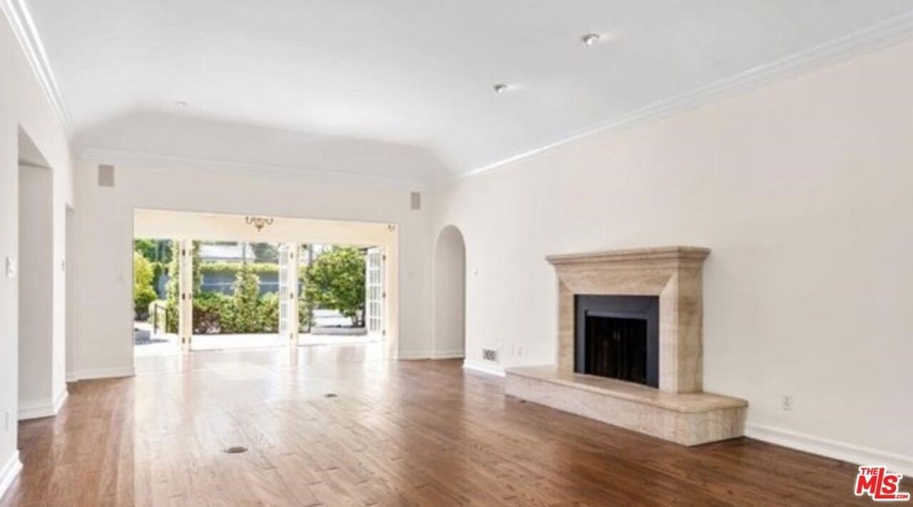 426 Georgina Ave - Photo 4 of 9