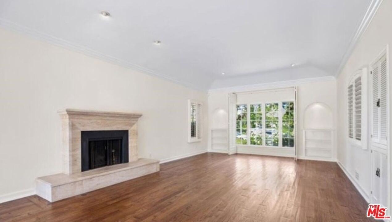 426 Georgina Ave - Photo 5 of 9