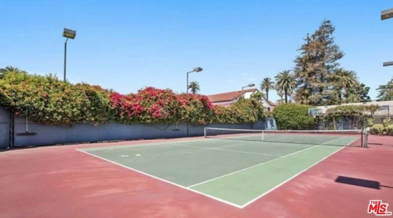 426 Georgina Ave - Photo 7 of 9