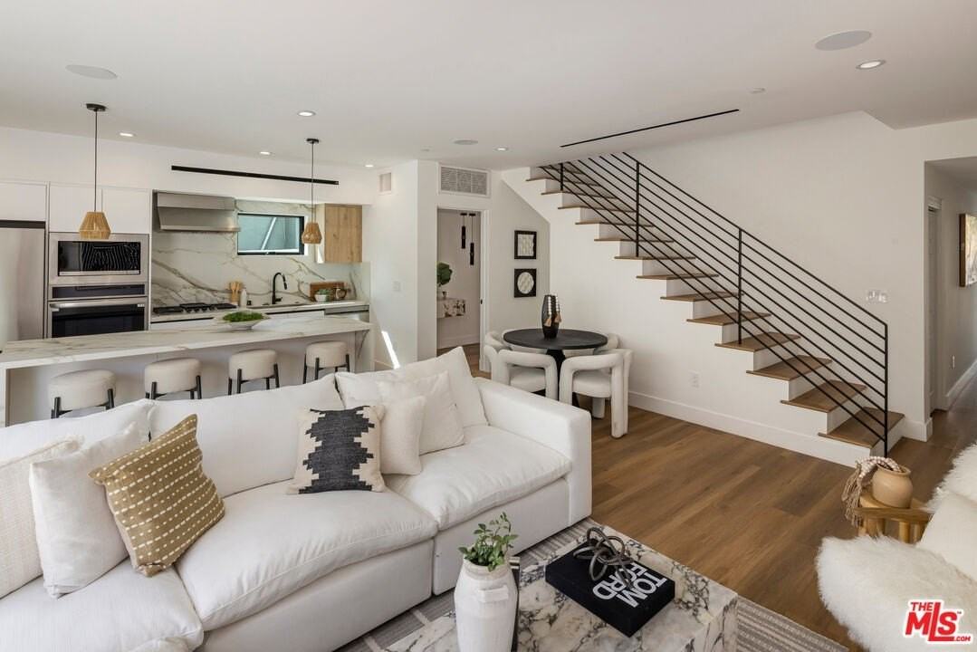 2001 1/2 Bellevue Ave - Photo 4 of 25