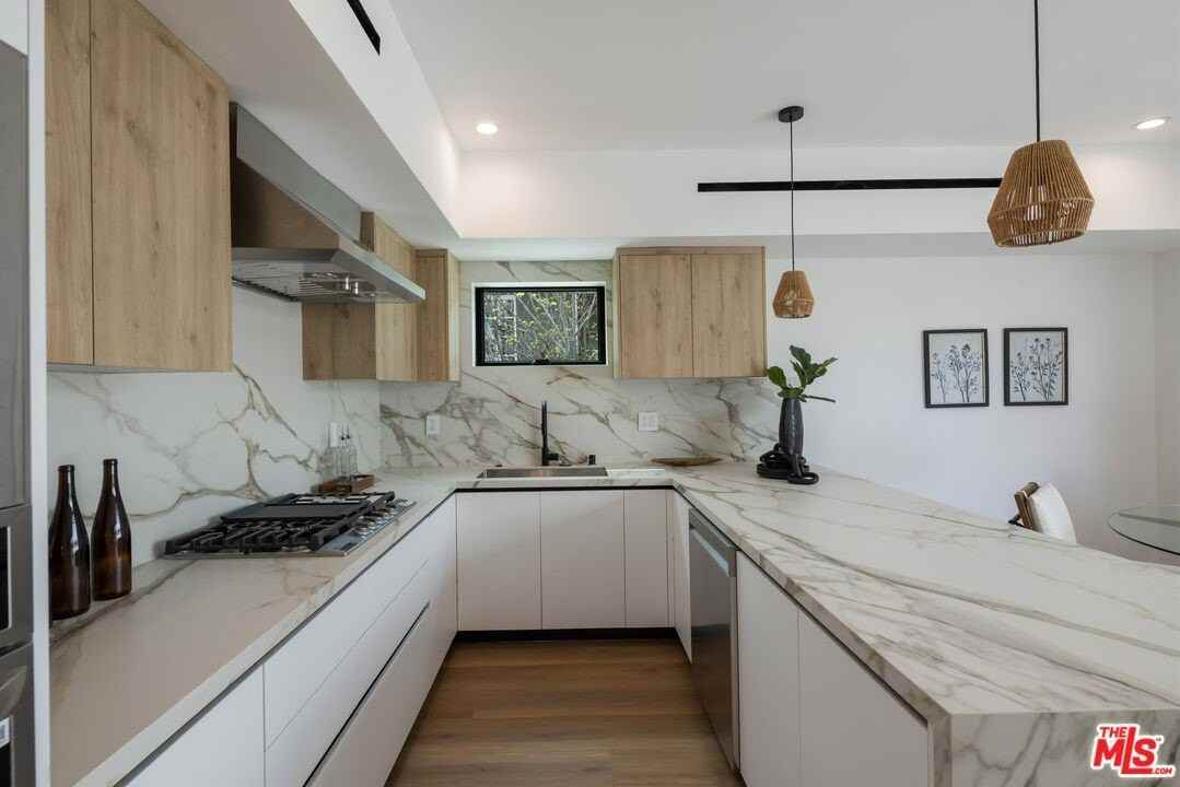 2001 1/2 Bellevue Ave - Photo 5 of 25