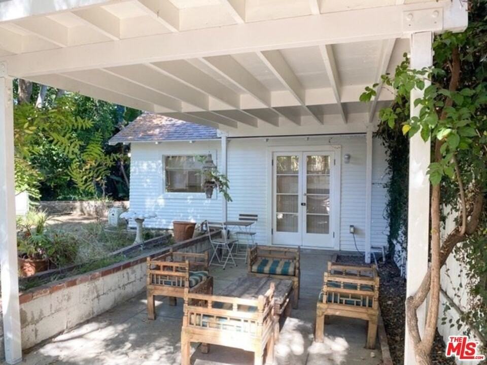 1602 Courtney Ave - Photo 2 of 11