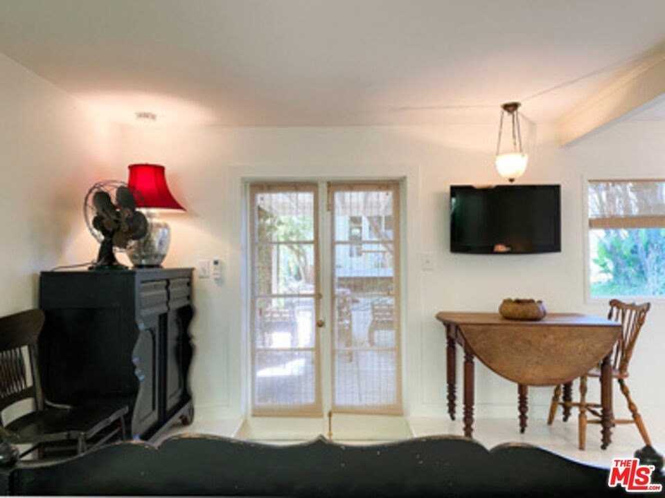 1602 Courtney Ave - Photo 3 of 11