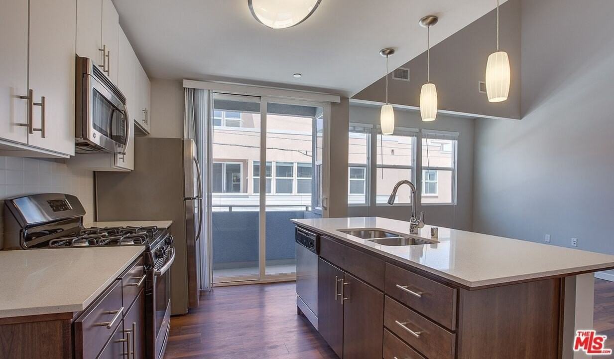 1023 Doreen Place Street unit: H #H - Photo 3 of 8