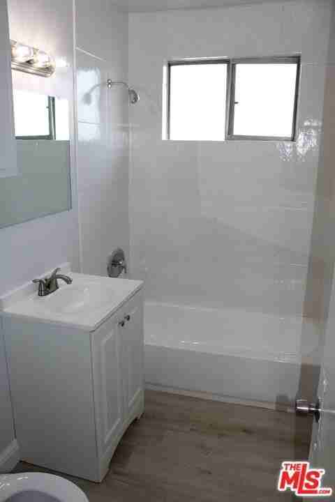 1026 S Flower St Apt 17 #17 - Photo 3 of 17