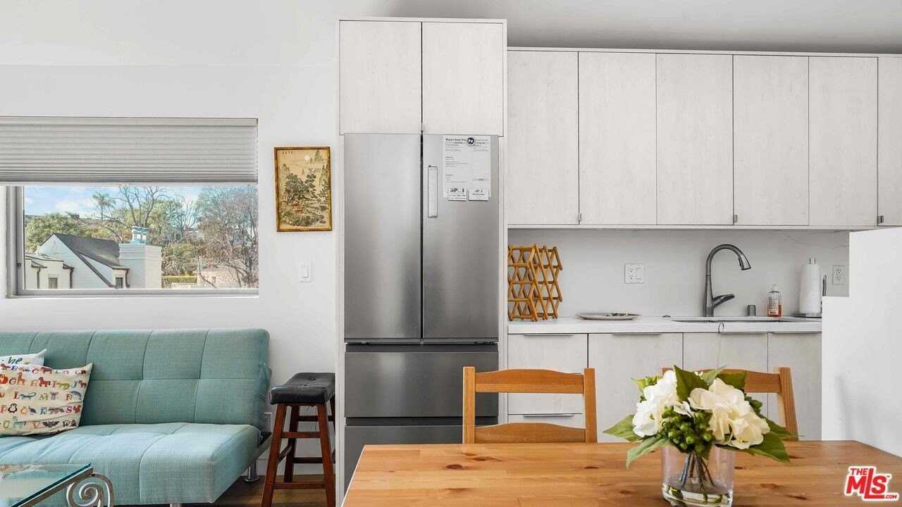 116 S Glenroy Ave Unit Adu #ADU - Photo 4 of 15