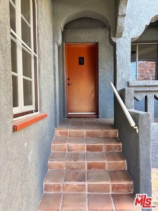 1075 S Ogden Dr - Photo 2 of 31