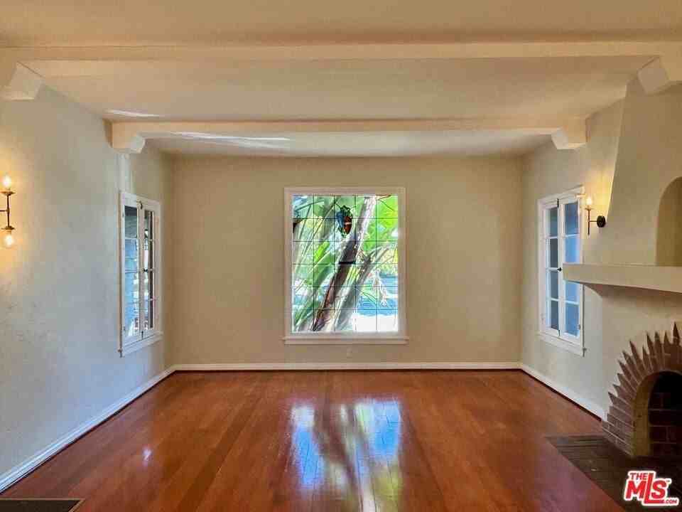 1075 S Ogden Dr - Photo 4 of 31