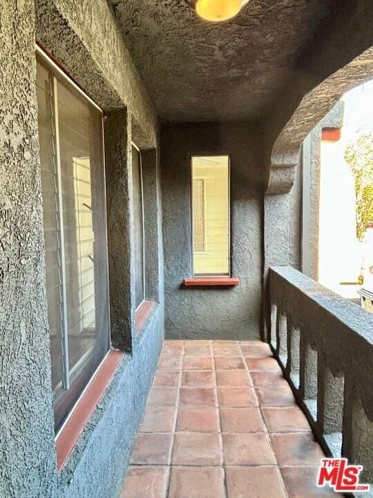 1075 S Ogden Dr - Photo 5 of 31