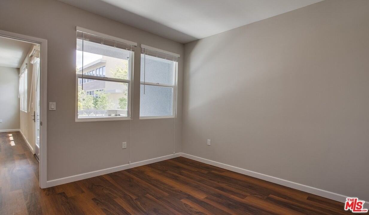 1033 Doreen Pl Apt B #B - Photo 5 of 6